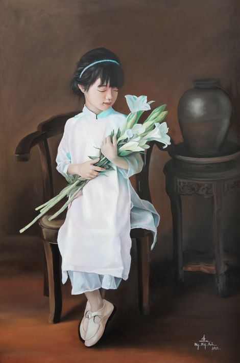Thùy Minh bên hoa ly